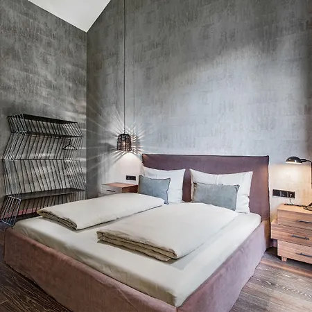 سينس فيوليت سويتس - للبالغين فقط